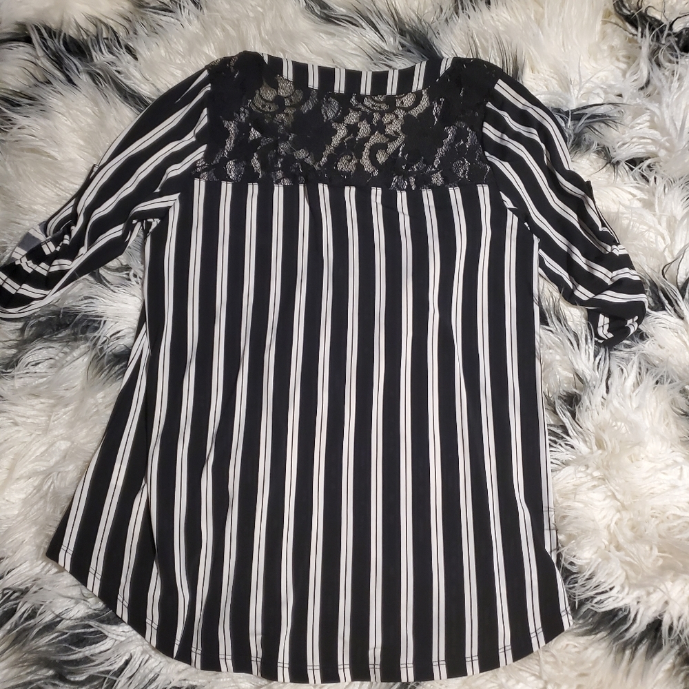 Black & White stripe 3/4 sleeve torrid blouse. Lace back. Size 0